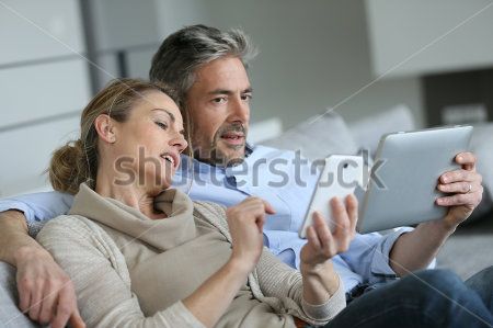 Shutterstock couple browsing devices